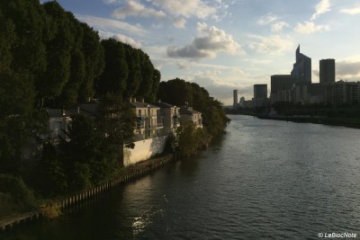 Une belle maison au soleil en bord de Seine face à la Défense