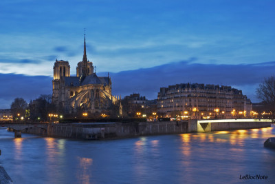Notre-Dame-de-Paris de nuit