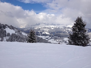 Une vue prise en hiver sur le domaine skiable de Praz-sur-Arly