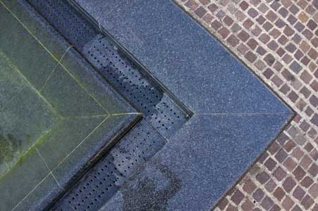 Effet graphique sur un sol pavé et le bord d'une fontaine