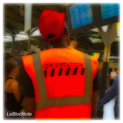 Personnage avec veste de travaux à Saint-Lazare