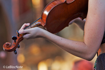 Violoniste prise de dos