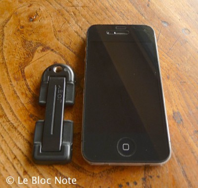 iPhone 4S avec support de pied photo Joby Grip Tight Mount pour téléphone